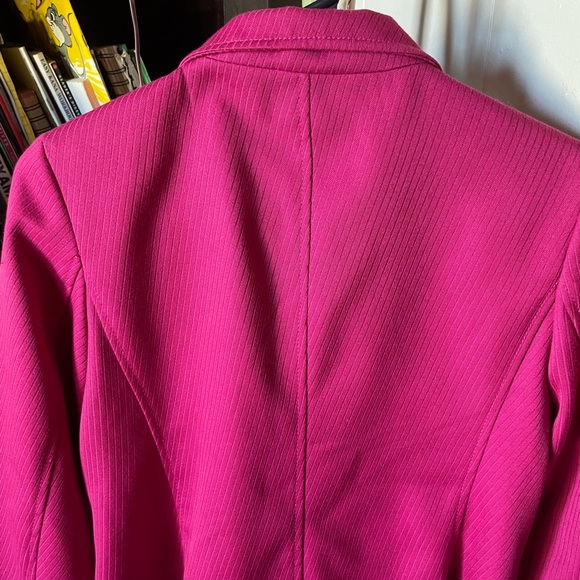 Beautiful Hot Pink Blazer. Looks like new ๐๐ - Picture 4 of 5